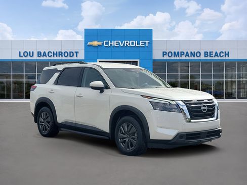 Used 2024 Nissan Pathfinder SV FWD image 1