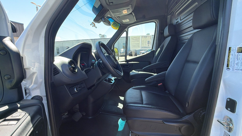 Used 2025 Mercedes-Benz Sprinter 2500 image 24