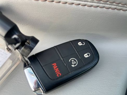 Used 2025 Jeep Compass Limited AWD/4WD image 25