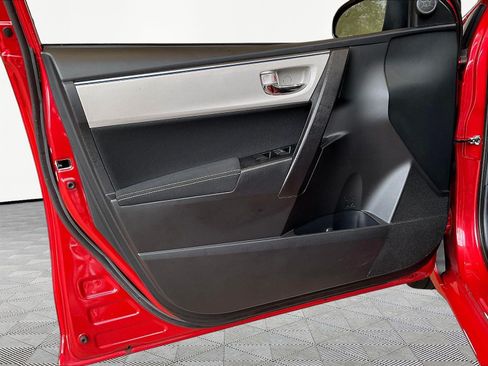 Used 2015 Toyota Corolla LE FWD image 19