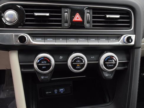 Used 2021 Genesis G70 2.0T image 28