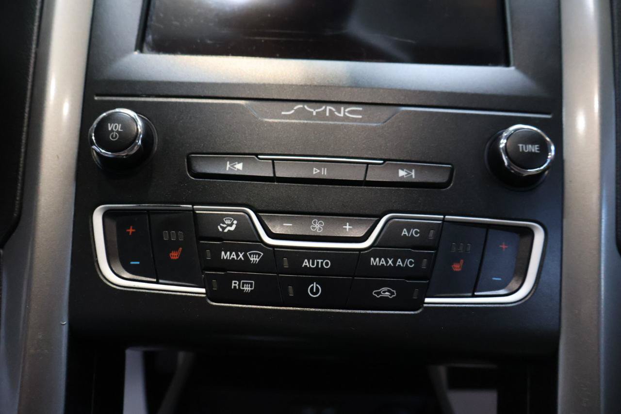 Used 2020 Ford Fusion SEL FWD image 15