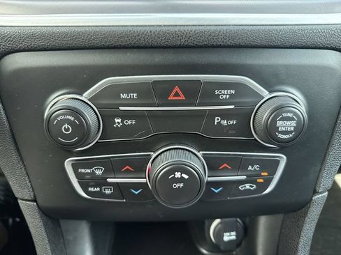 Used 2022 Dodge Charger SXT RWD image 18