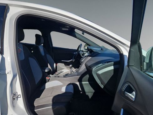 Used 2018 Ford Focus ST FWD image 14