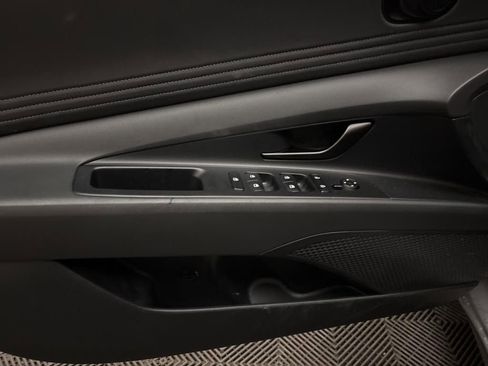 Certified 2025 Hyundai Elantra SE image 11