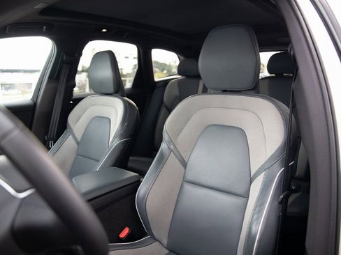 Used 2022 Volvo XC60 B5 R-Design w/ Advanced Package image 14