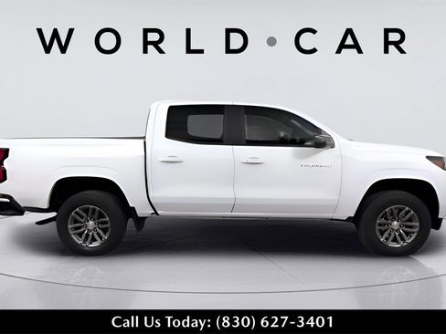 Used 2024 Chevrolet Colorado LT w/ LT Convenience Package image 11
