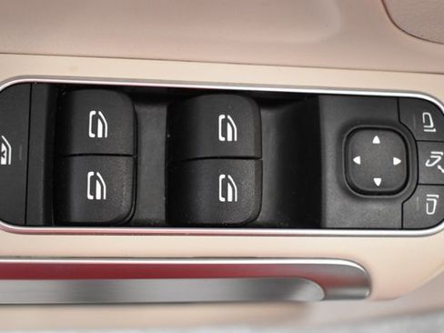 Used 2022 Mercedes-Benz GLB 250 4MATIC image 23