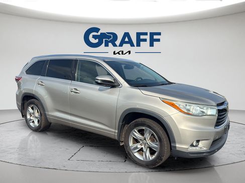 Used 2016 Toyota Highlander Limited Platinum w/ Four Season Floor Mat Package AWD/4WD image 10