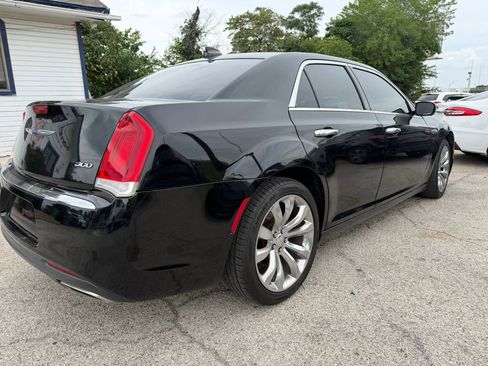 Used 2019 Chrysler 300 Limited RWD image 4