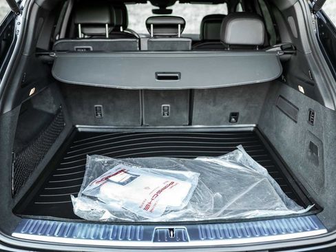 Used 2025 Porsche Cayenne Base image 17