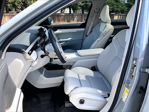 Used 2025 Volvo EX90 Ultra AWD/4WD image 27