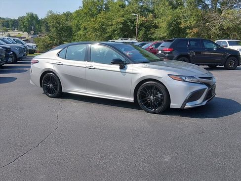 Used 2022 Toyota Camry XSE AWD/4WD image 2