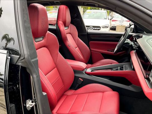 Used 2025 Porsche Macan Turbo Electric image 8