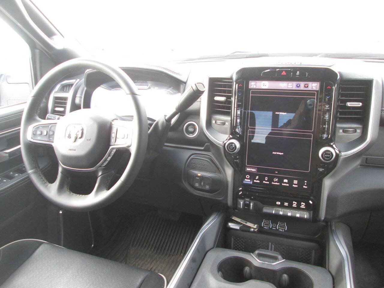 Used 2025 RAM 2500 Laramie AWD/4WD image 22