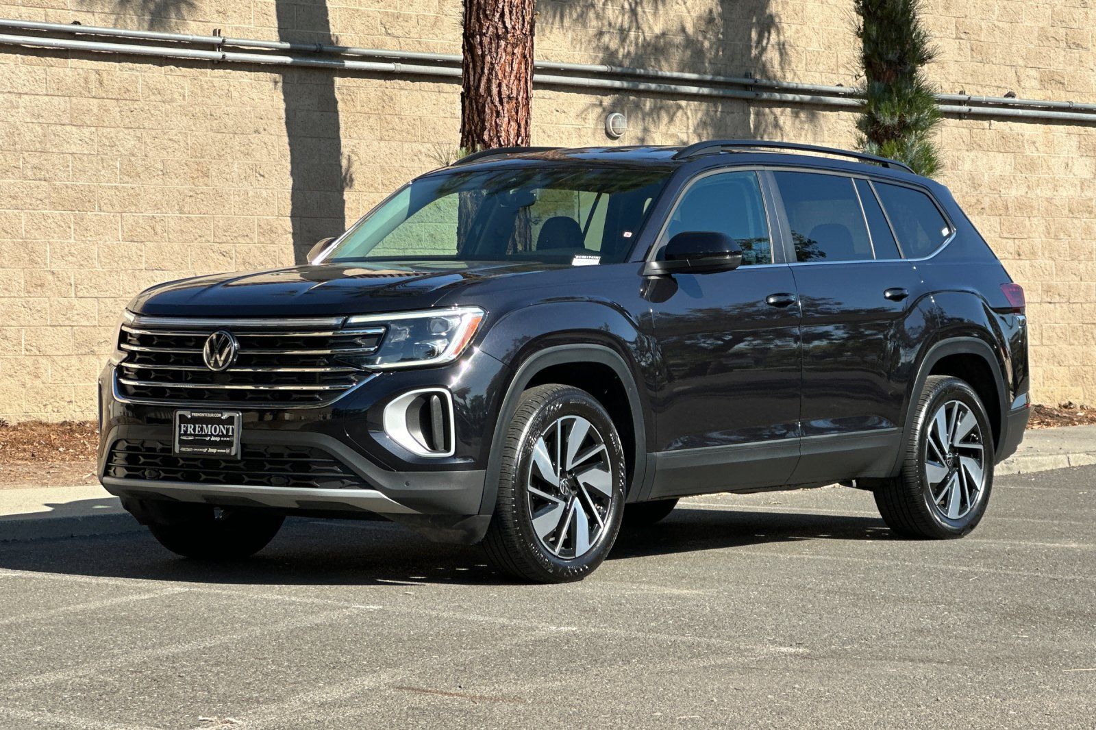 Used 2025 Volkswagen Atlas SE AWD/4WD image 7