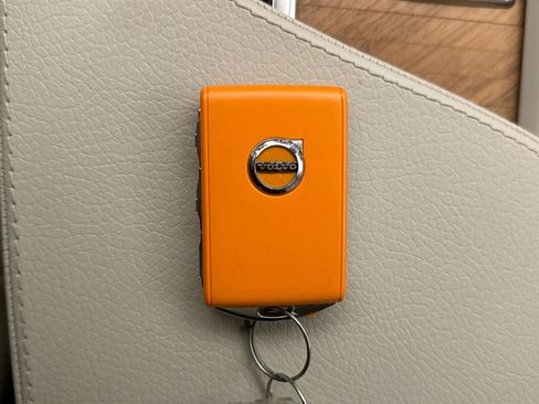 Used 2022 Volvo XC90 T6 Momentum w/ Advanced Package image 10