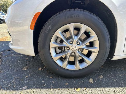 New 2026 Chrysler Pacifica Select image 18