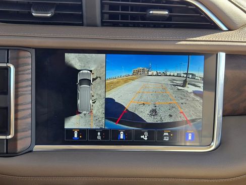 Used 2022 GMC Yukon XL Denali w/ Denali Premium Package image 22