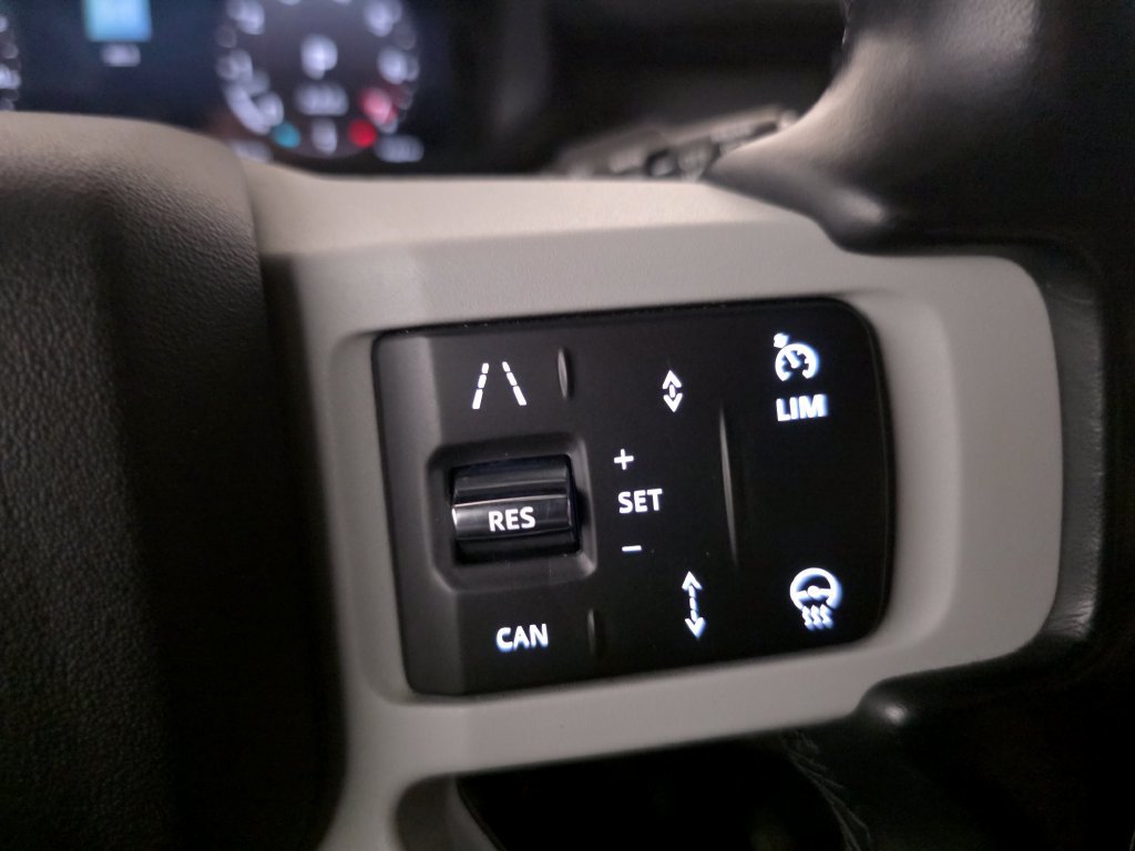 Used 2023 Land Rover Defender 110 SE AWD/4WD image 20