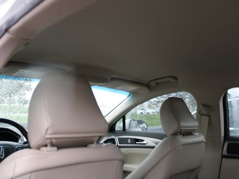 Used 2020 Lincoln MKZ image 29