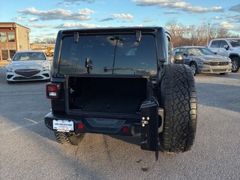 Used 2019 Jeep Wrangler Unlimited Sahara image 18