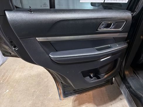 Used 2018 Ford Explorer XLT image 10