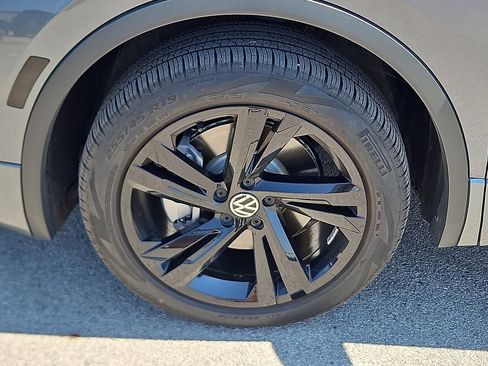 Used 2024 Volkswagen Tiguan SE R-Line w/ MDO Package, Three-Row FWD image 13