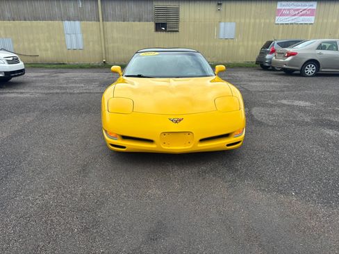Used 2004 Chevrolet Corvette Coupe w/ Preferred Equipment Group RWD image 3