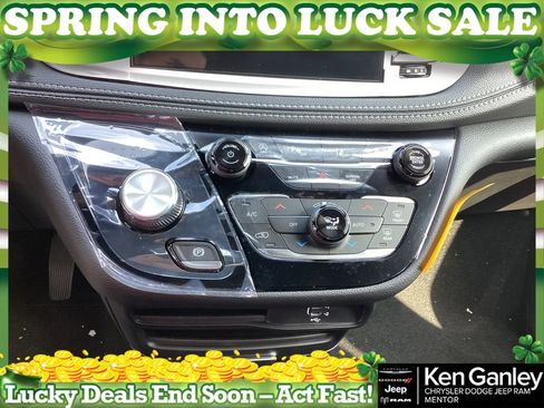 New 2026 Chrysler Pacifica Select image 12