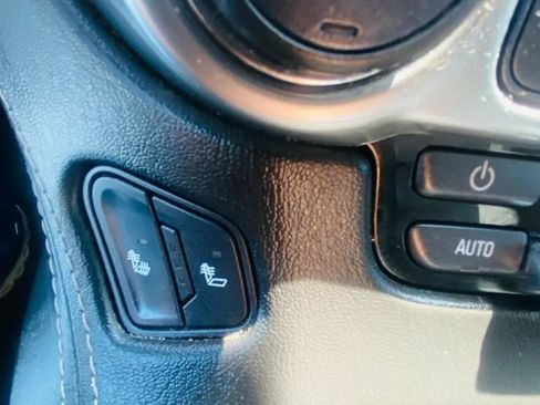 Used 2018 Chevrolet Suburban LT AWD/4WD image 17