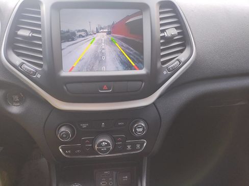 Used 2014 Jeep Cherokee Limited image 10