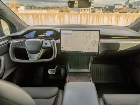 Used 2024 Tesla Model X image 20