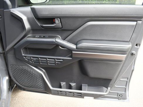Certified 2025 Toyota 4Runner SR5 AWD/4WD image 23