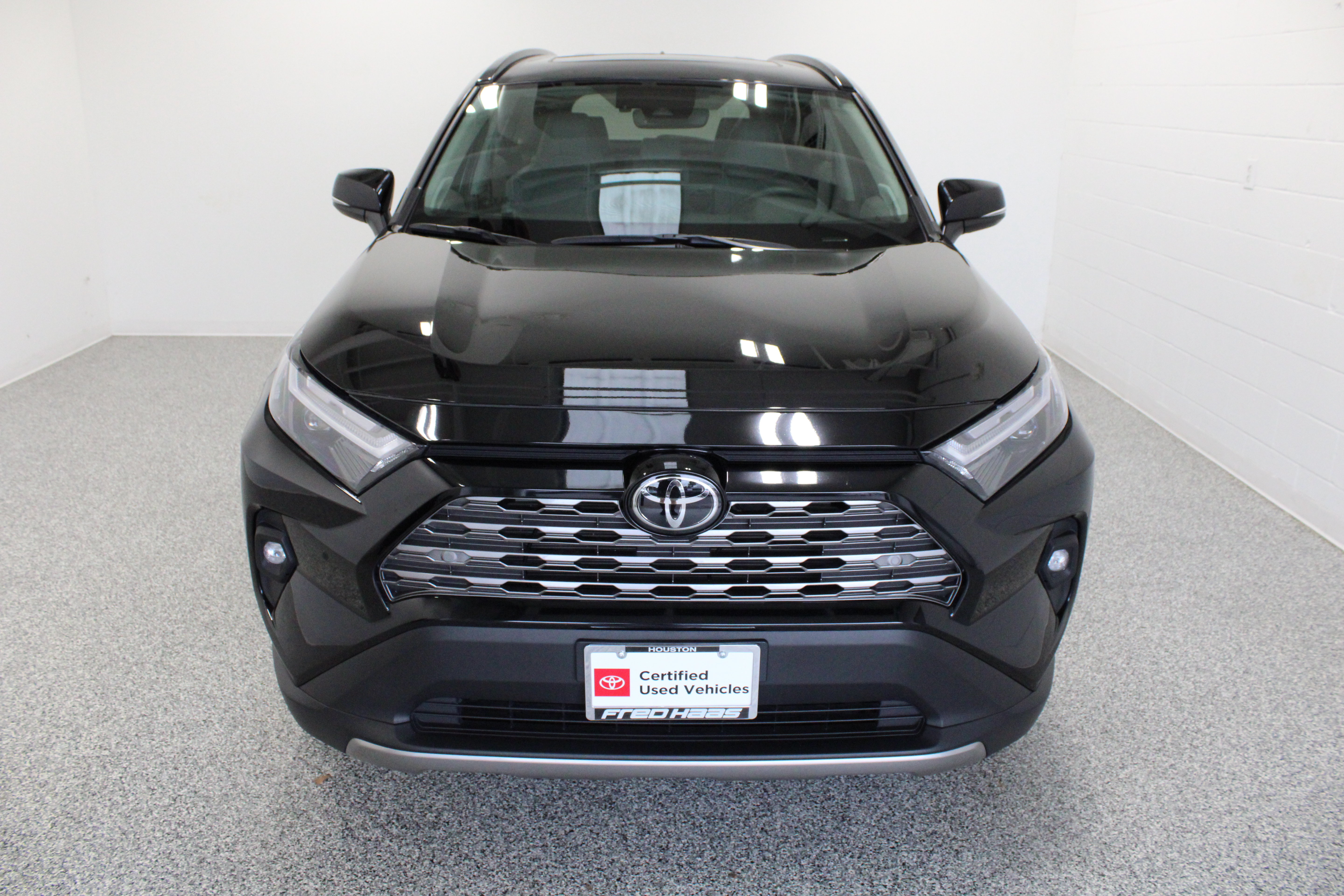 Used 2025 Toyota RAV4 Limited w/ Weather Package AWD/4WD image 3