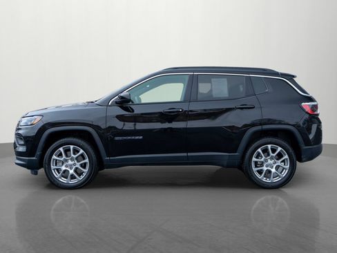 Used 2023 Jeep Compass Latitude image 4