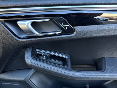 Used 2018 Porsche Macan image 18