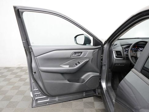 Used 2025 Nissan Rogue S AWD/4WD image 9