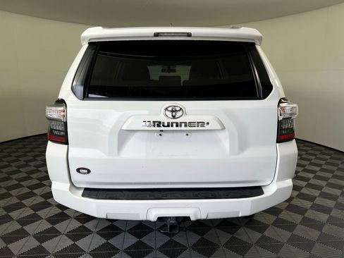 Used 2017 Toyota 4Runner SR5 RWD image 6