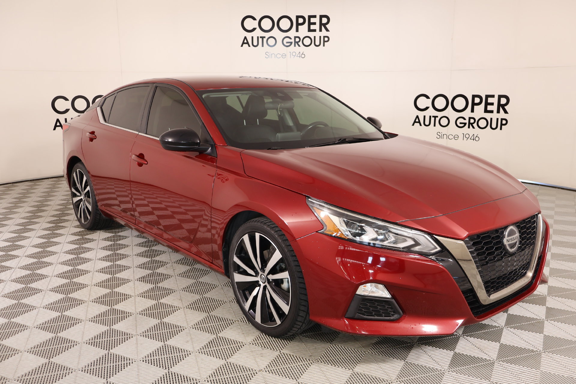 Used 2020 Nissan Altima 2.5 SR FWD image 1