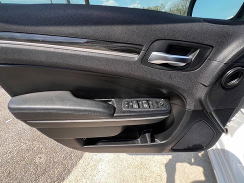 Used 2017 Chrysler 300 Limited w/ Value Package image 18