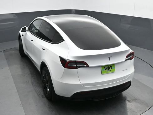 Used 2022 Tesla Model Y Long Range image 39