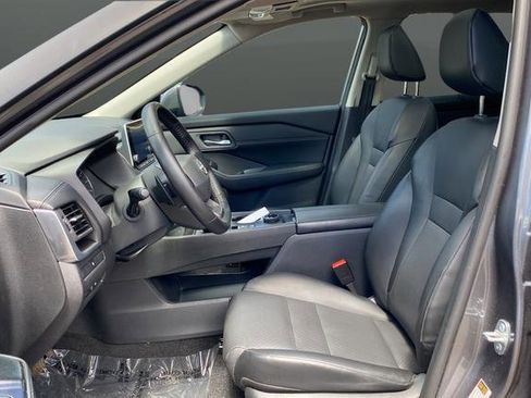 Used 2025 Nissan Rogue SV w/ SV Premium Package AWD/4WD image 9