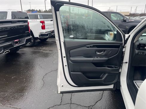 Used 2025 Honda Pilot Touring image 20