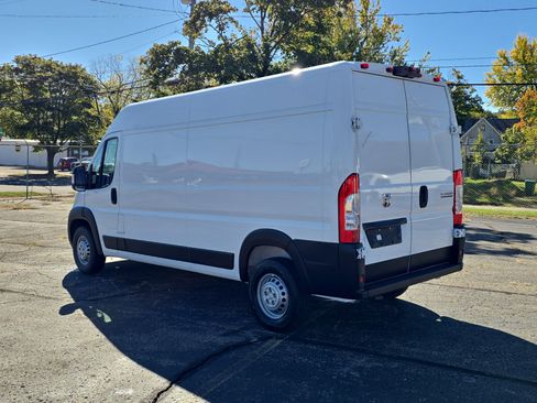 Used 2025 RAM ProMaster 2500 w/ Convenience Group image 3