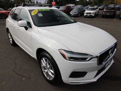 Used 2020 Volvo XC60 T5 Momentum image 7