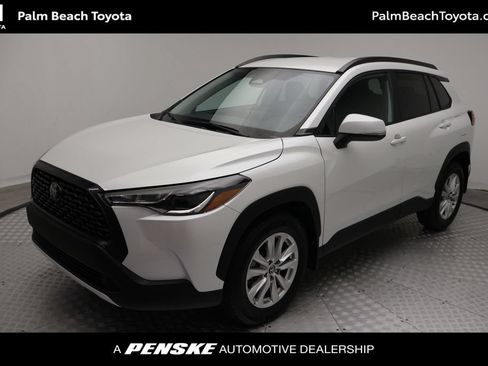 Certified 2024 Toyota Corolla Cross LE FWD image 1