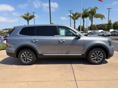 Used 2024 Kia Telluride LX FWD image 4