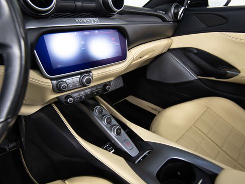 Certified 2019 Ferrari Portofino image 16