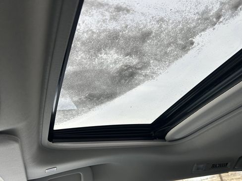 Used 2025 Toyota Sienna XLE w/ XLE Plus Package image 19